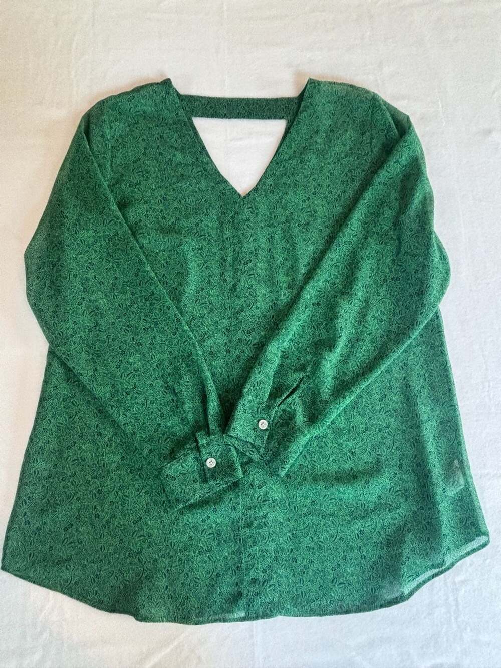 Cabi Blouse Green Blue Floral Vine Sheer V-Neck Cutout Back Size XL Style 5208
